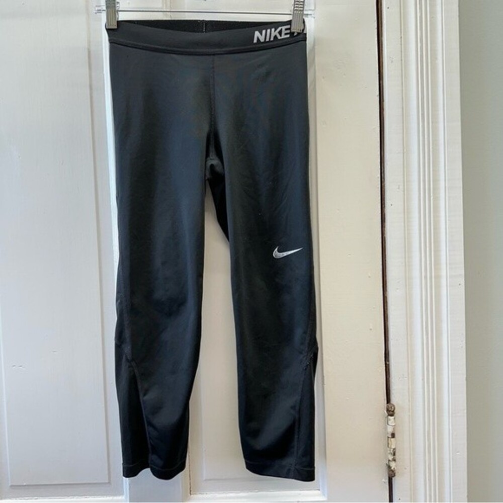 Nike Pro Dri-FIT Black‎ Capri Leggings Womens Small Training Pants Logo Wear